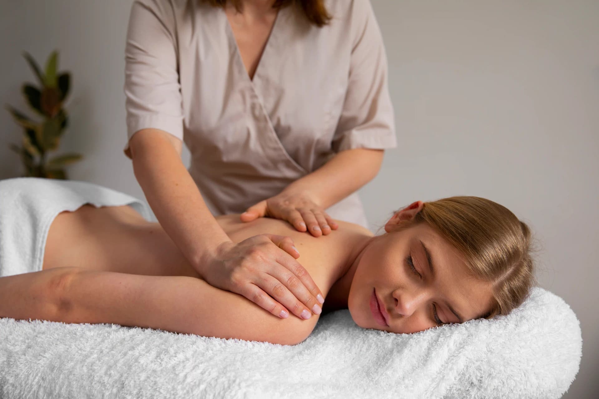 Swedish massage in progress